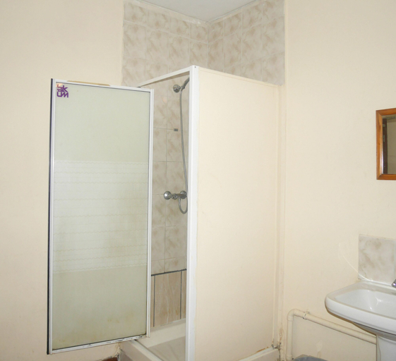 Bathroom 3, Kensal Green Backpackers 1, London