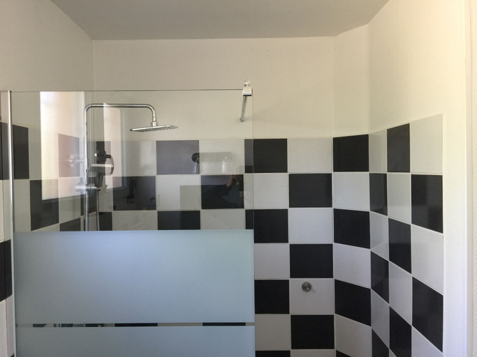 Bathroom 5, Jolie halte normande, Eure