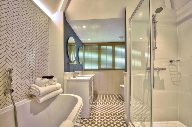 Bathroom 5, The Orchid Hotel, Bournemouth