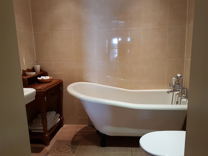 Bathroom 4, Creagan Guest House, Highland