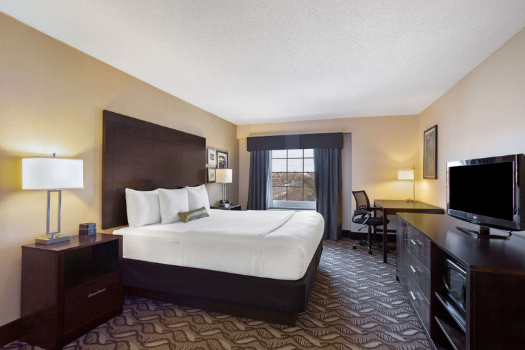 Bedroom 4, La Quinta Inn Suites By Wyndham Springfield Ma, Hampden