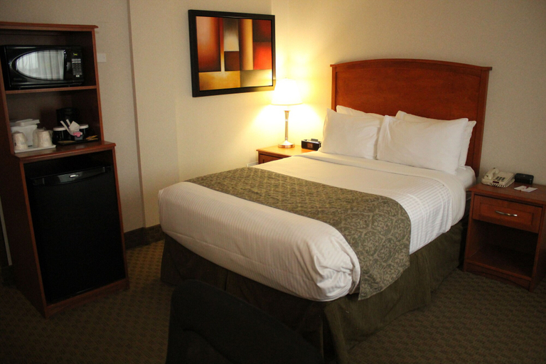 Bedroom 3, Ramada by Wyndham Edmonton South, Division No. 11