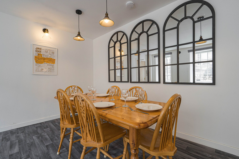 Others 5, Royal Mile 5 BR Apartment nr Castle, Edinburgh