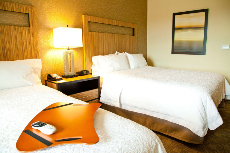 Bedroom 2, Hampton Inn & Suites Salinas, Monterey