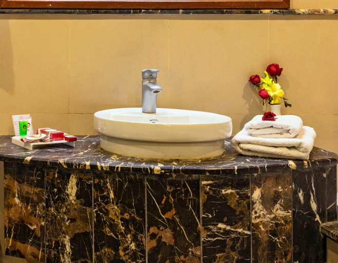 Bathroom 4, Hotel One The Mall Lahore, Lahore