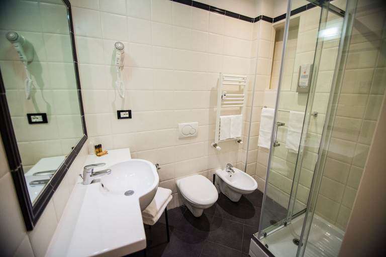 Bathroom 5, Hotel Cimabue, Florence