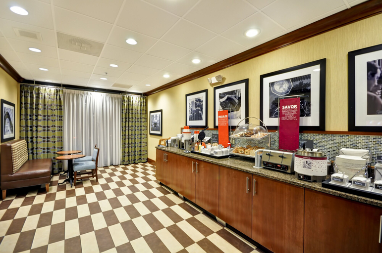 Food & Drinks 5, Hampton Inn Chicago - Gurnee, Lake