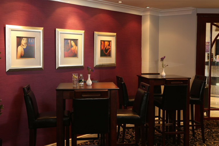 Food & Drinks 5, The Everglades Park Hotel, Halton