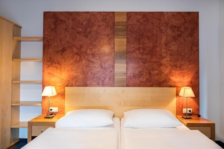 Bedroom 3, PARKHOTEL zur KLAUSE, Steyr Land