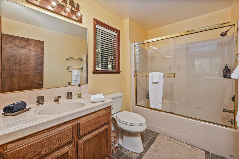 Bathroom 4, Diamond Delight, Washoe