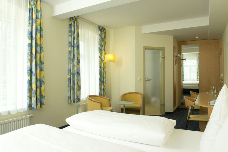 Bedroom 2, Hotel Schloss Schweinsburg, Zwickau