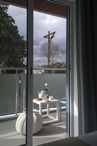 Exterior & Views 17