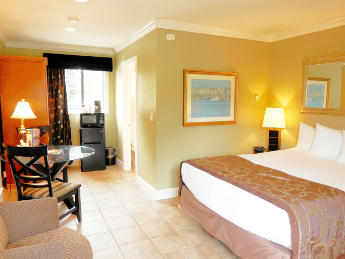Bedroom 3, Sea Breeze Inn And Cottages, Monterey