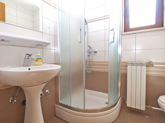Bathroom 3, Apartment 1316, Pula