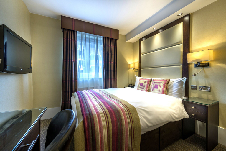 Bedroom 5, Grand Royale Hyde Park, London
