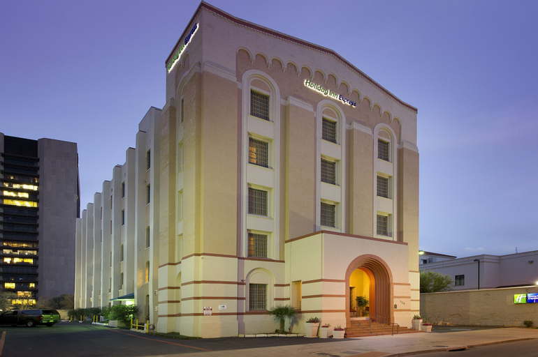 Holiday Inn Express SAN ANTONIO N-RIVERWALK AREA, Bexar