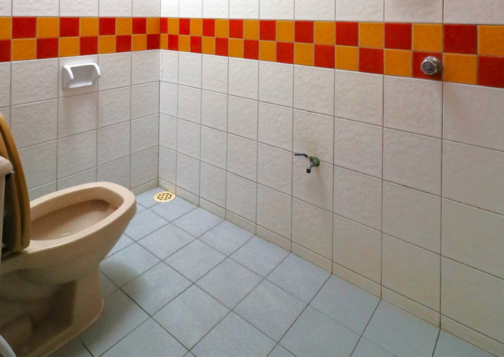 Bathroom 18