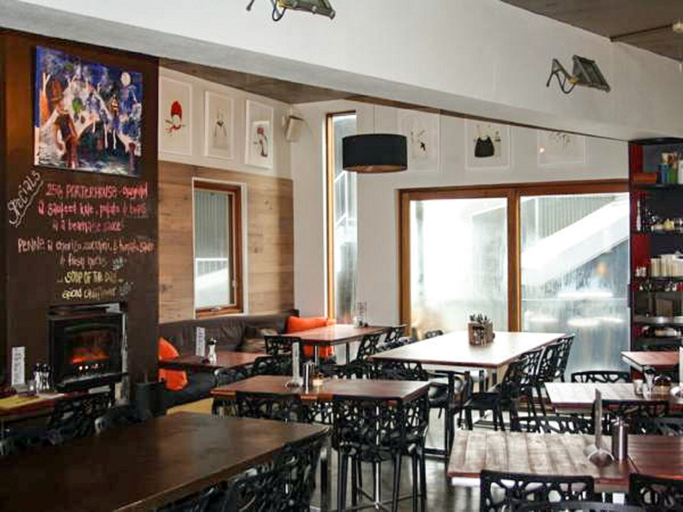 Food & Drinks, Frueauf Village, Falls Creek Alpine Resort