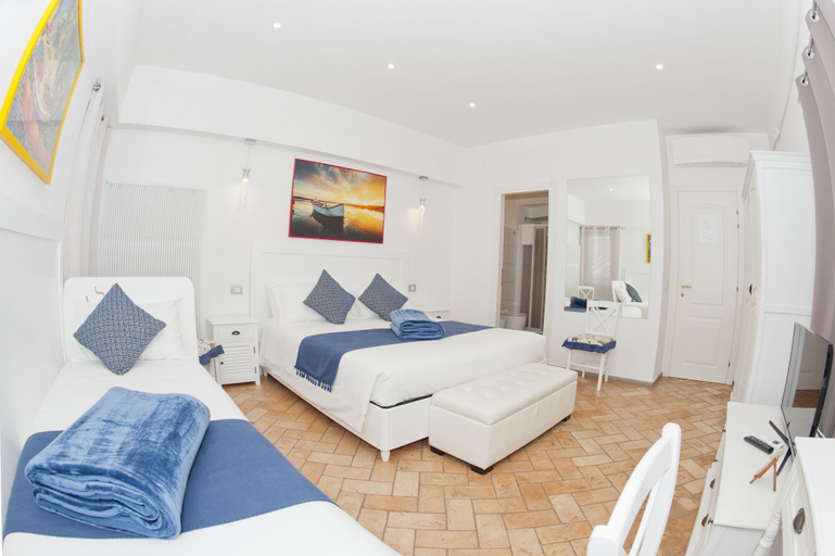 Bedroom 4, Atlantis Inn Castelgandolfo, Rome