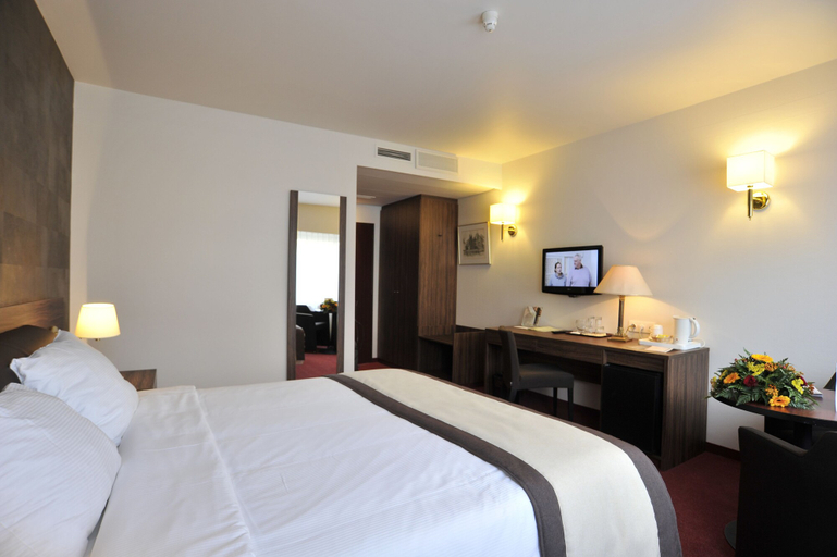 Bedroom 3, Golden Tulip De' Medici Hotel, West-Vlaanderen