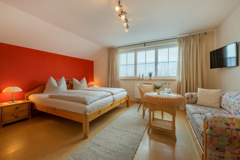 Bedroom 3, Landgasthof Rössle - Beim Kräuterwirt, Lindau (Bodensee)