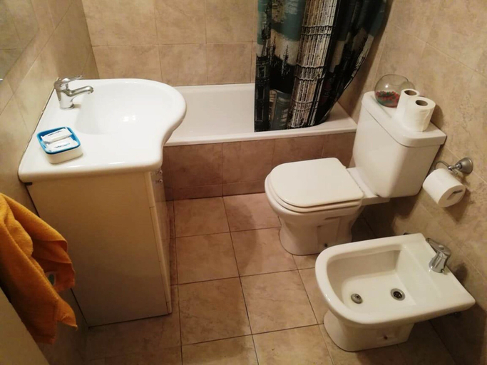 Bathroom, Paraguay & Medrano, Distrito Federal