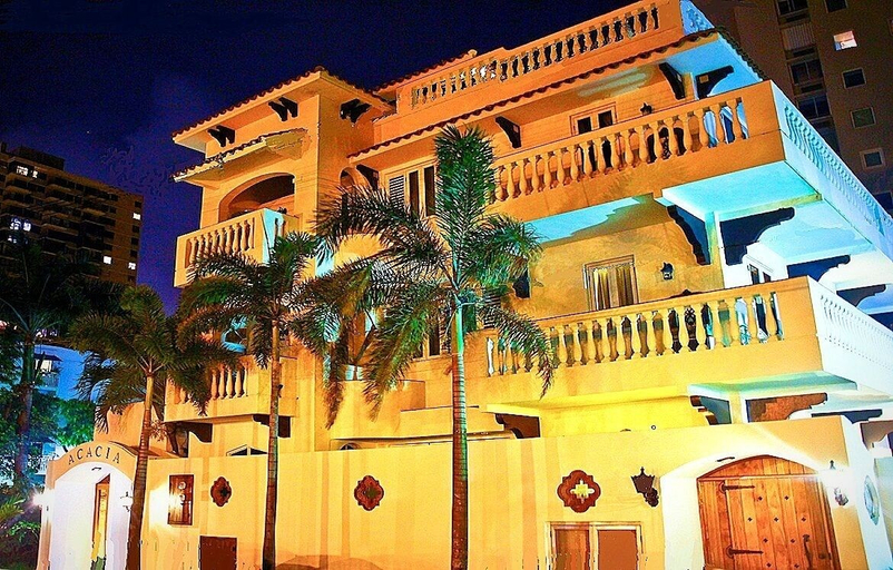 Exterior & Views