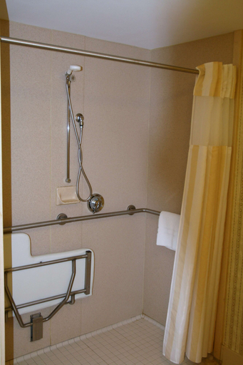 Bathroom 4, Hilton Garden Inn Secaucus Meadowlands, Secaucus