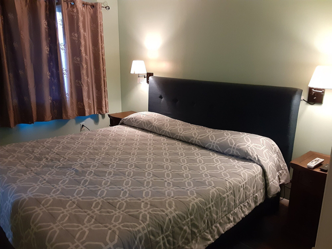 Bedroom 3, Shiny Motel, Grays Harbor