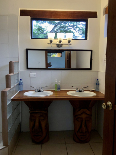 Bathroom 4, Gumbo Limbo Jungle Resort
