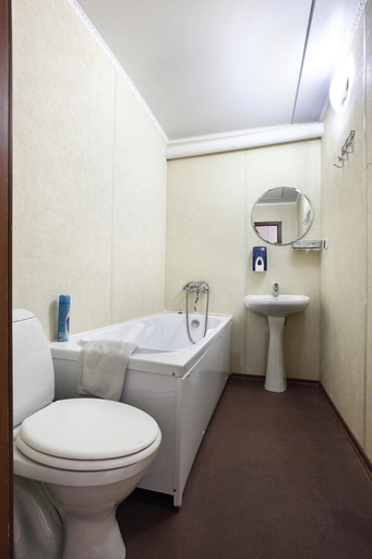 Bathroom 3, RA Tambovskaya 11, Sankt-Peterburg gorsovet