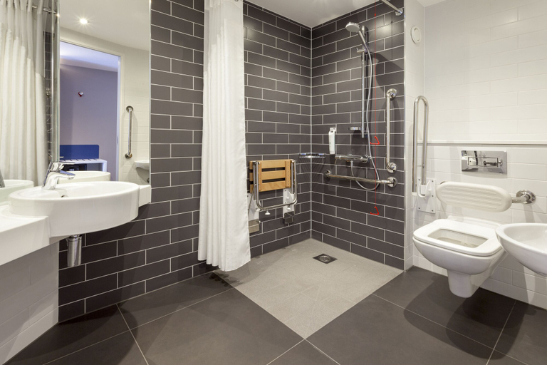 Bathroom 4, Holiday Inn Express ST. ALBANS - M25, JCT.22 by IHG, Hertfordshire