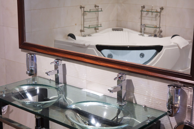 Bathroom 5, Hotel M'Rode, Golfe (incl Lomé)