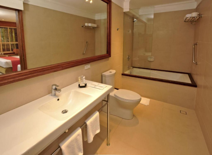 Bathroom 5, Costabella Tropical Beach Hotel, Lapu-Lapu City