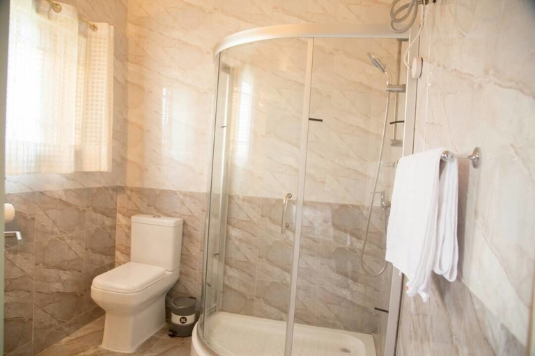 Bathroom 4, Magnolia Lodge, Tema