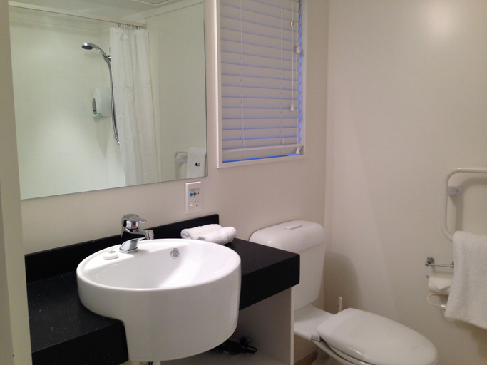 Bathroom, The Towers on the Park, Christchurch