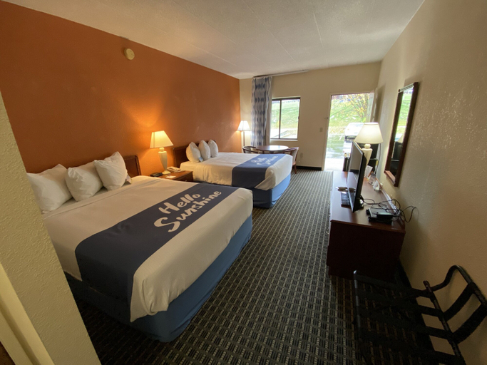 Bedroom 3, Days Inn by Wyndham Morehead, Rowan