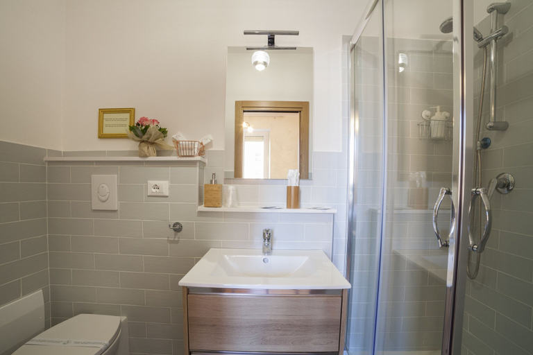 Bathroom 5, Regina Tivoli Center, Roma