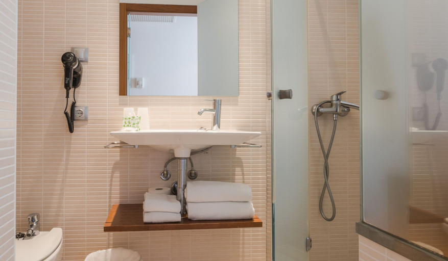 Bathroom 4, Hotel Jeni & Restaurant, Baleares