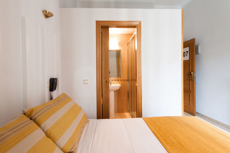 Bedroom 4, Hostal Josefina, Madrid