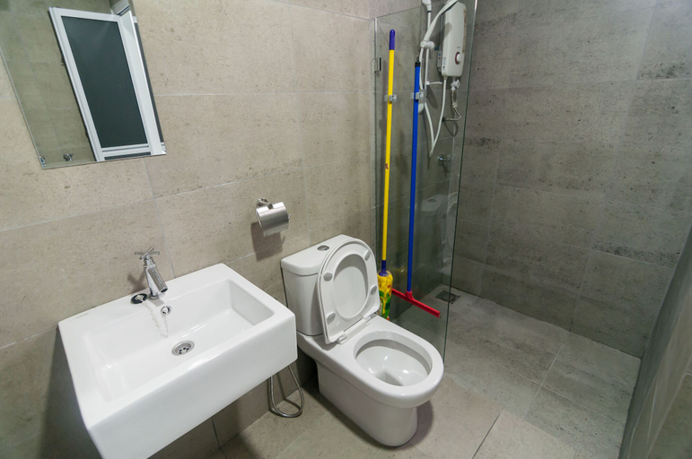 Bathroom 3, Kenwingston Square Garden by IdealHub, Sepang
