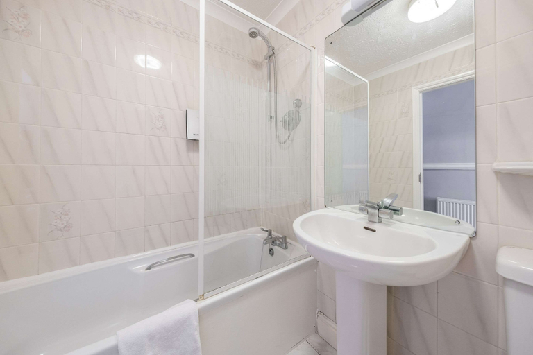 Bathroom 4, San Clu Hotel, Kent