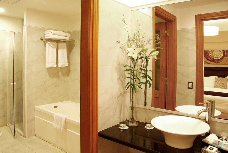 Bathroom 5, Alma del Lago Suites & Spa, Bariloche