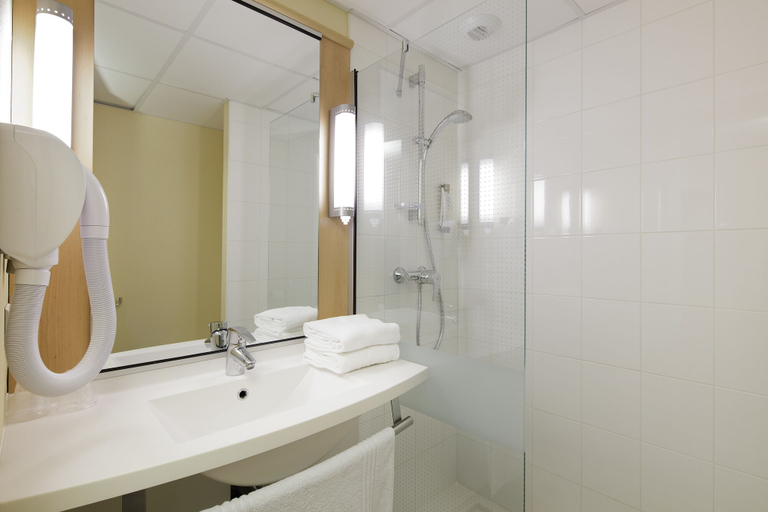 Bathroom 5, ibis Lille Centre Gares, Nord