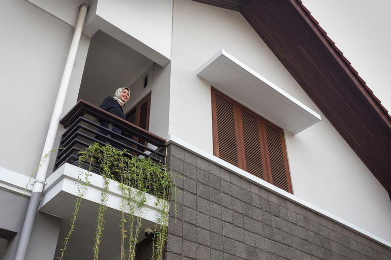 Exterior & Views 12