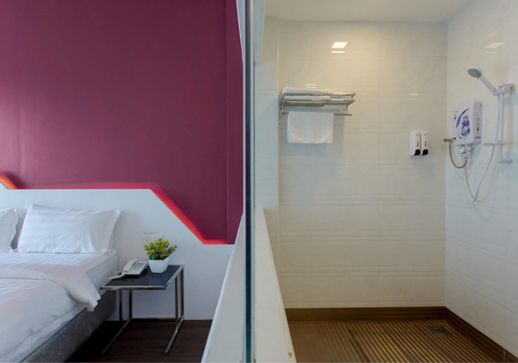 Bedroom 2, Aloha Hotel, Pontian
