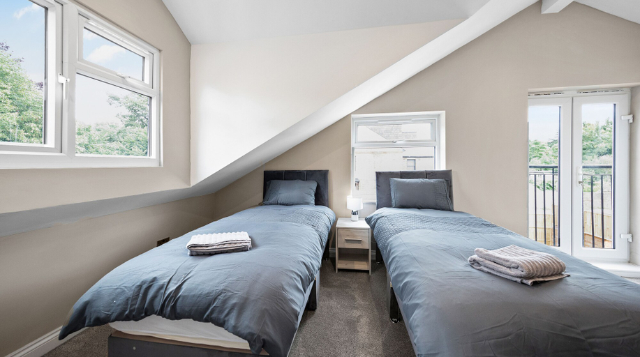 Bedroom 2, Stylish 2 Bedroom Apartment, Wokingham