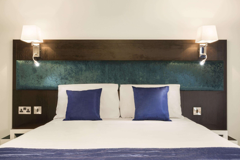 Bedroom 4, Ramada by Wyndham Oxford, Oxfordshire