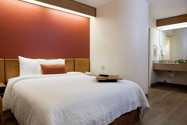 Bedroom 3, Mountain Home Inn, Elmore