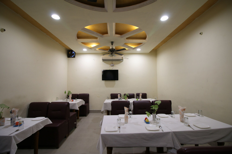 Food & Drinks 5, Motel Divine International, Hardwar